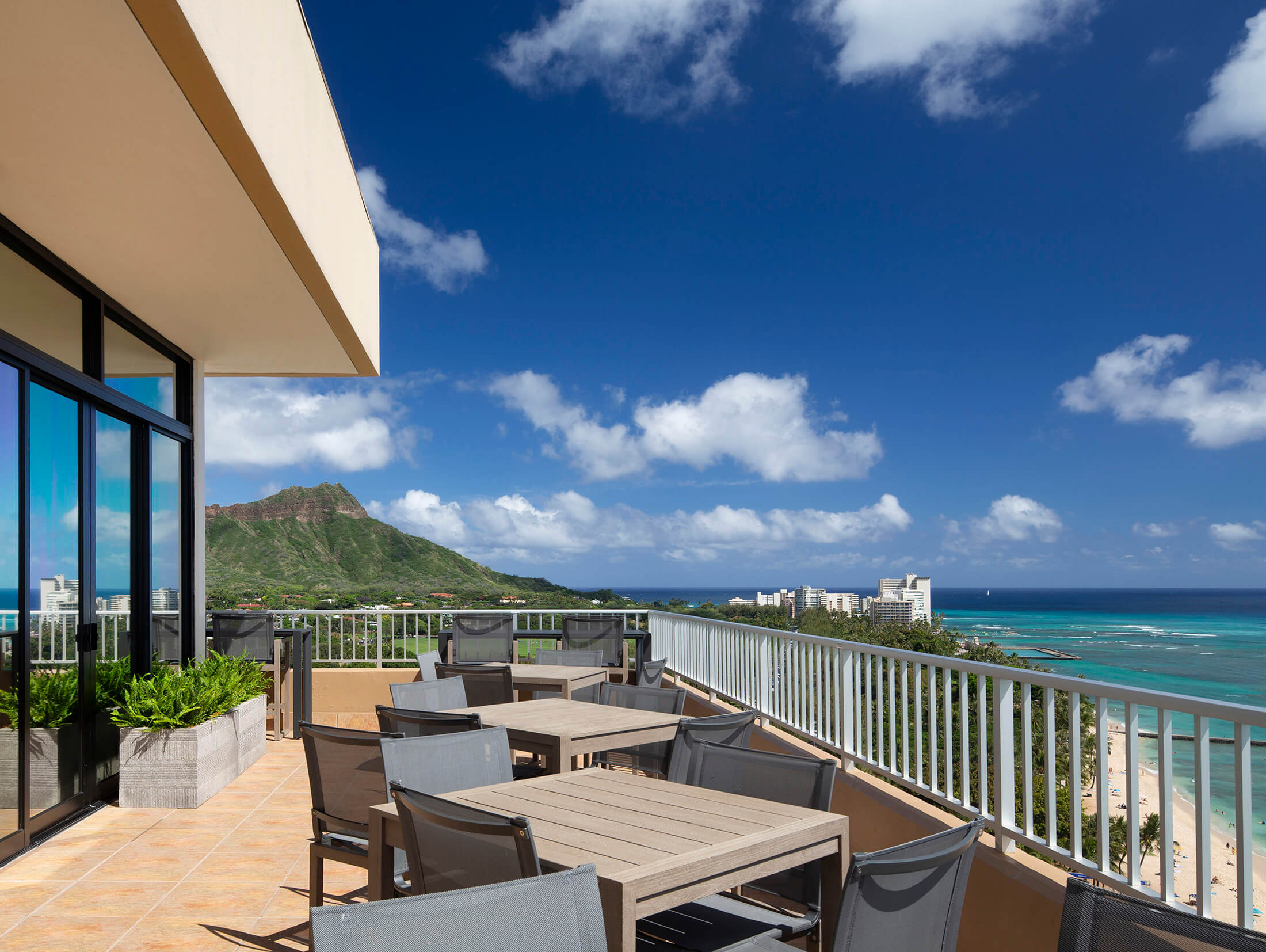 The Twin Fin Hotel — gallery preview 2