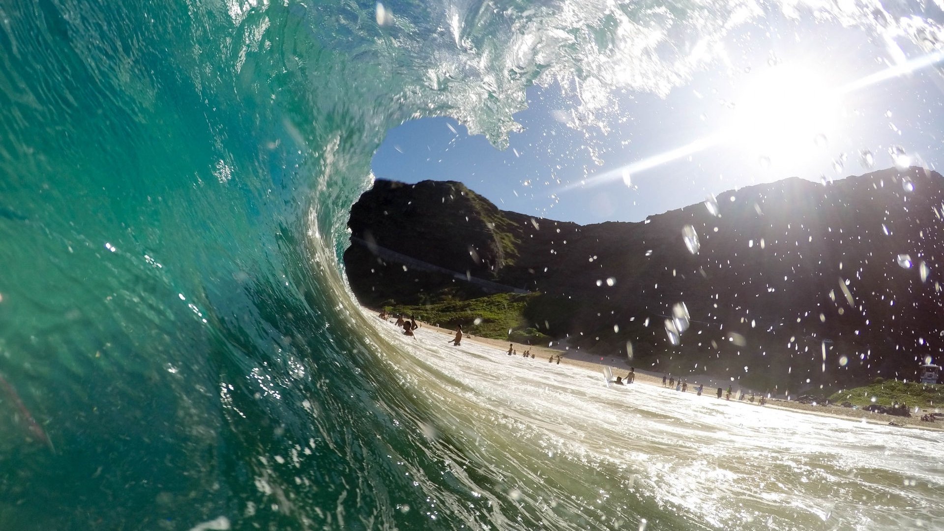 Maui wave during the day; | Twin Fin Hotel | Love Maui | Maui Ocean View Stays