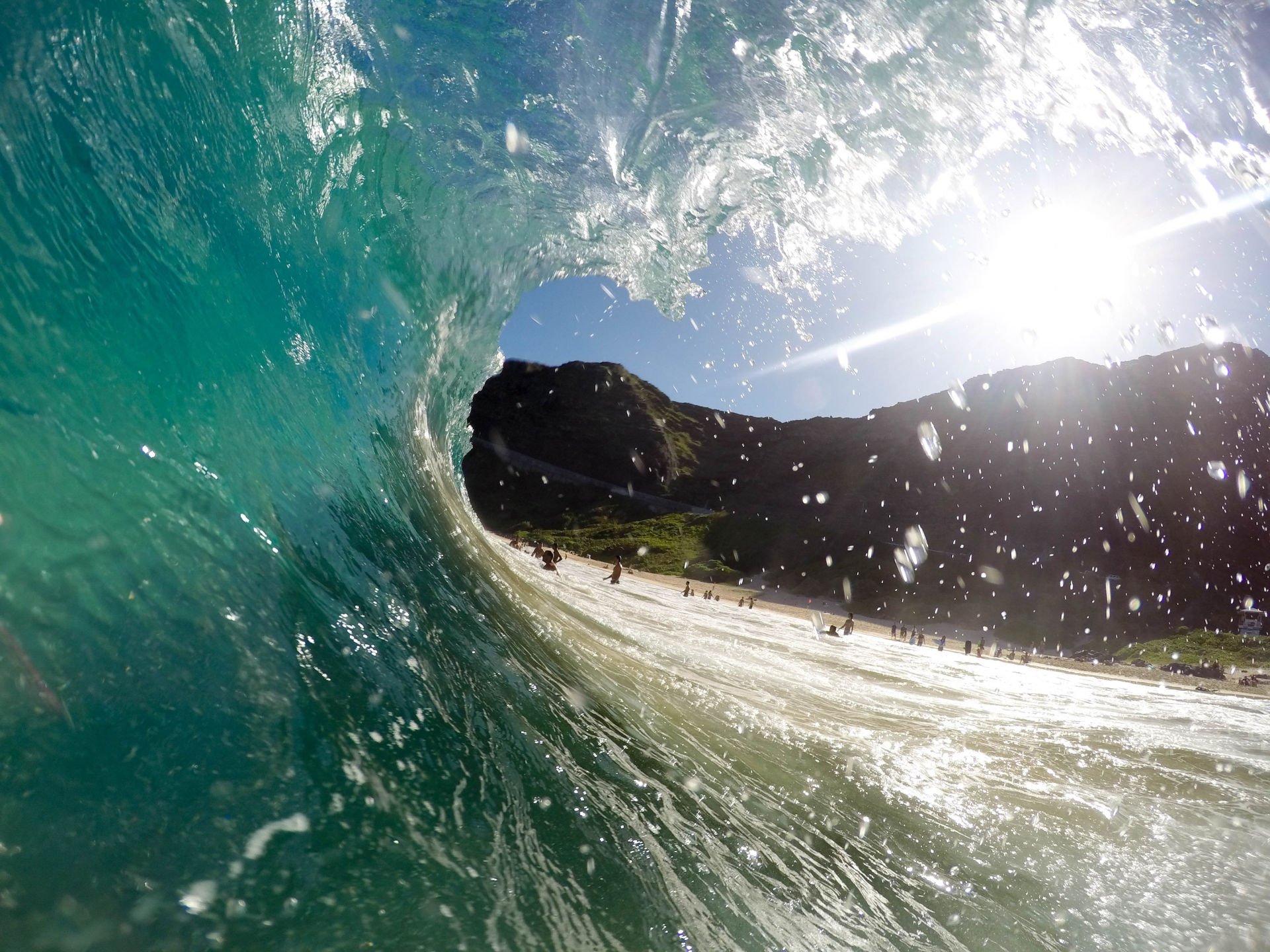 Maui wave during the day; | Twin Fin Hotel | Love Maui | Maui Ocean View Stays