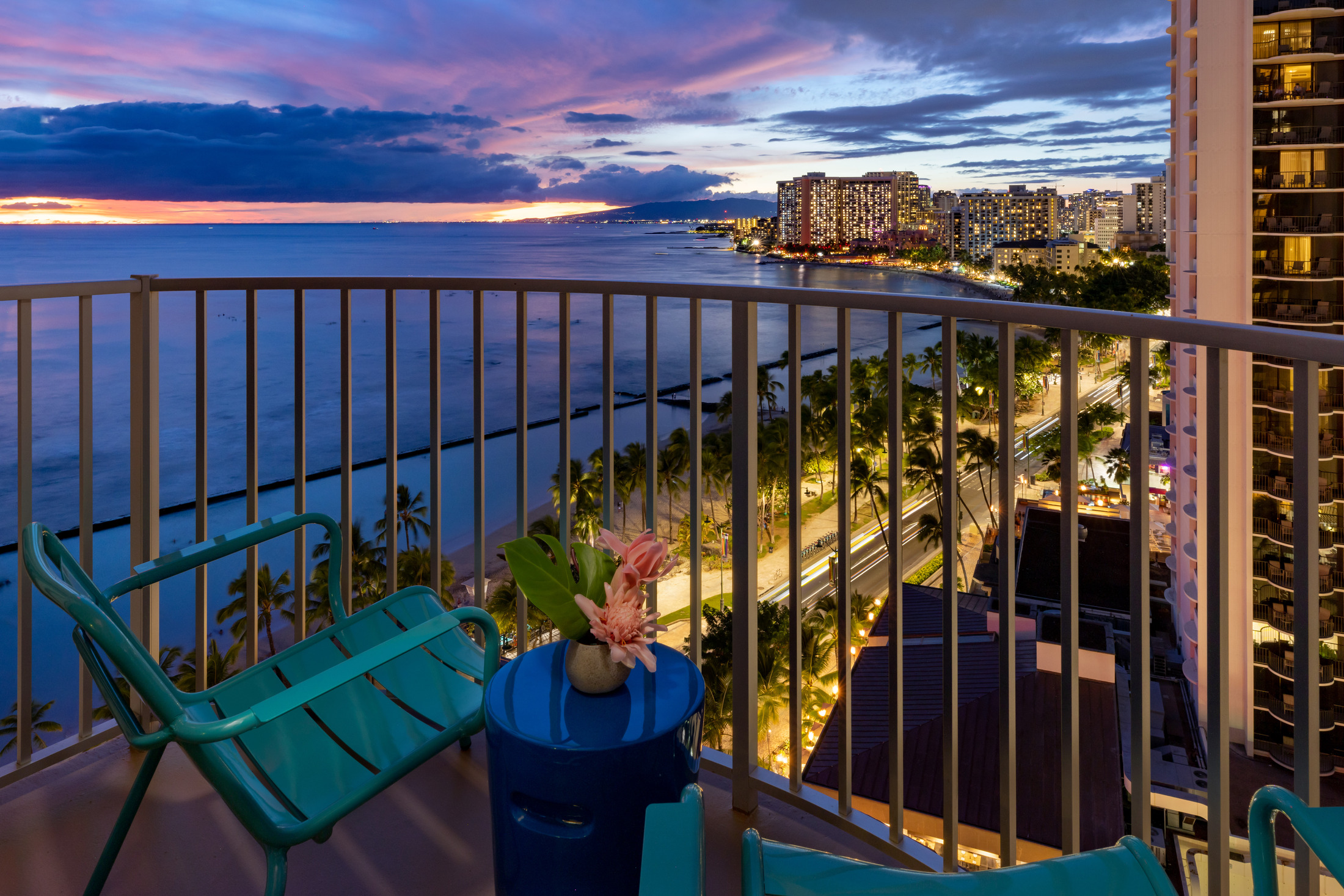ツインフィン Ocean Front Suite With Lanai | The Twin Fin Hotel Waikiki