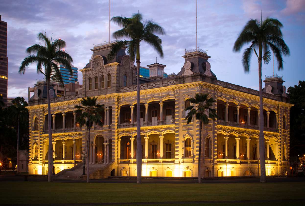Iolani Palace at night in Honolulu, Hawaii 