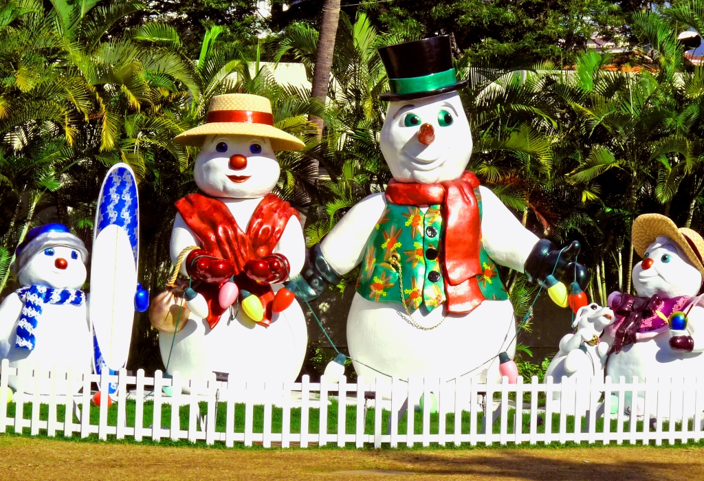 Snowman Family in Tropical Hawaii - Honolulu City Lights.