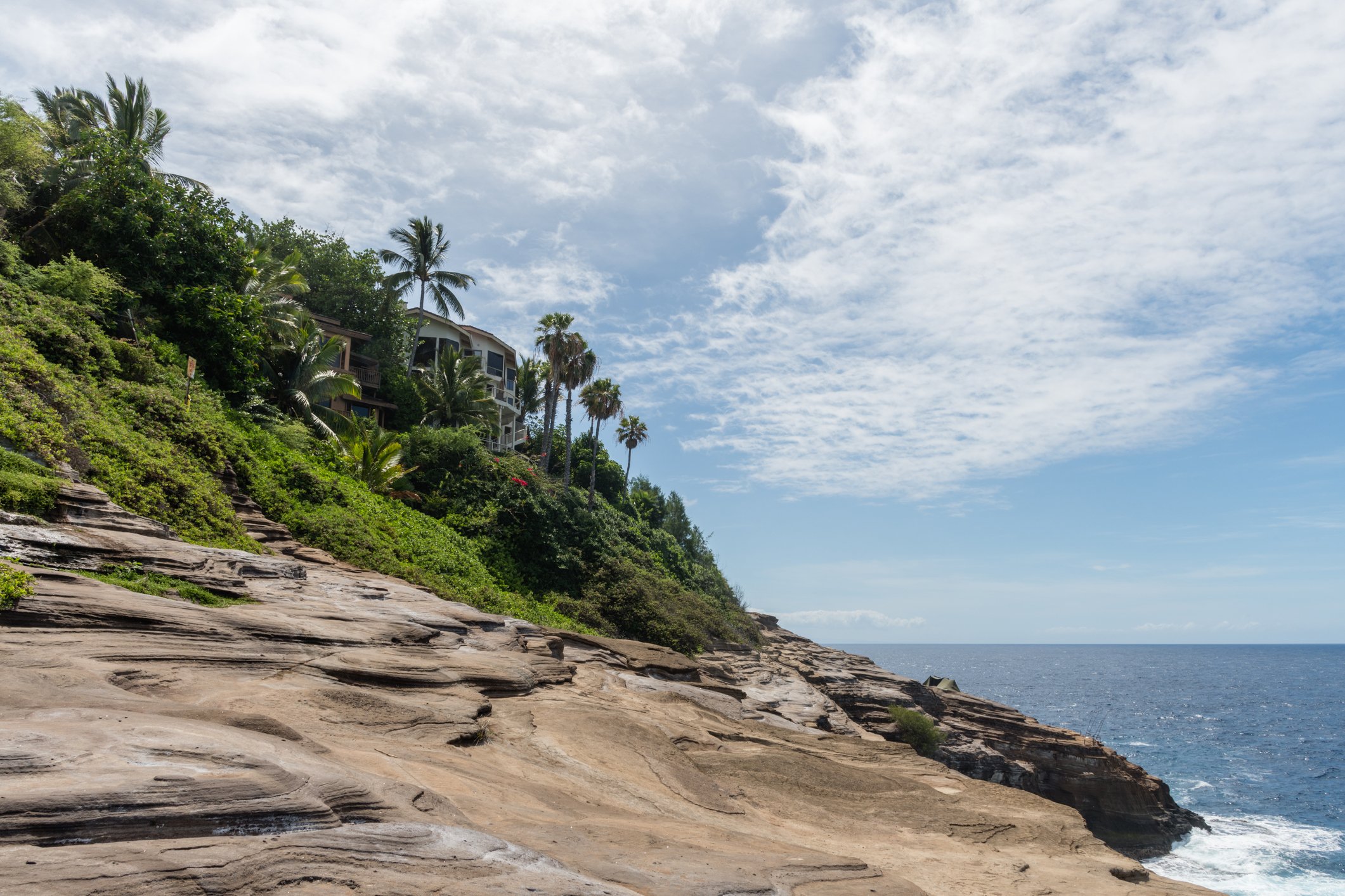 Beautiful Spitting Cave of Portlock vista on Oahu, Hawaii 