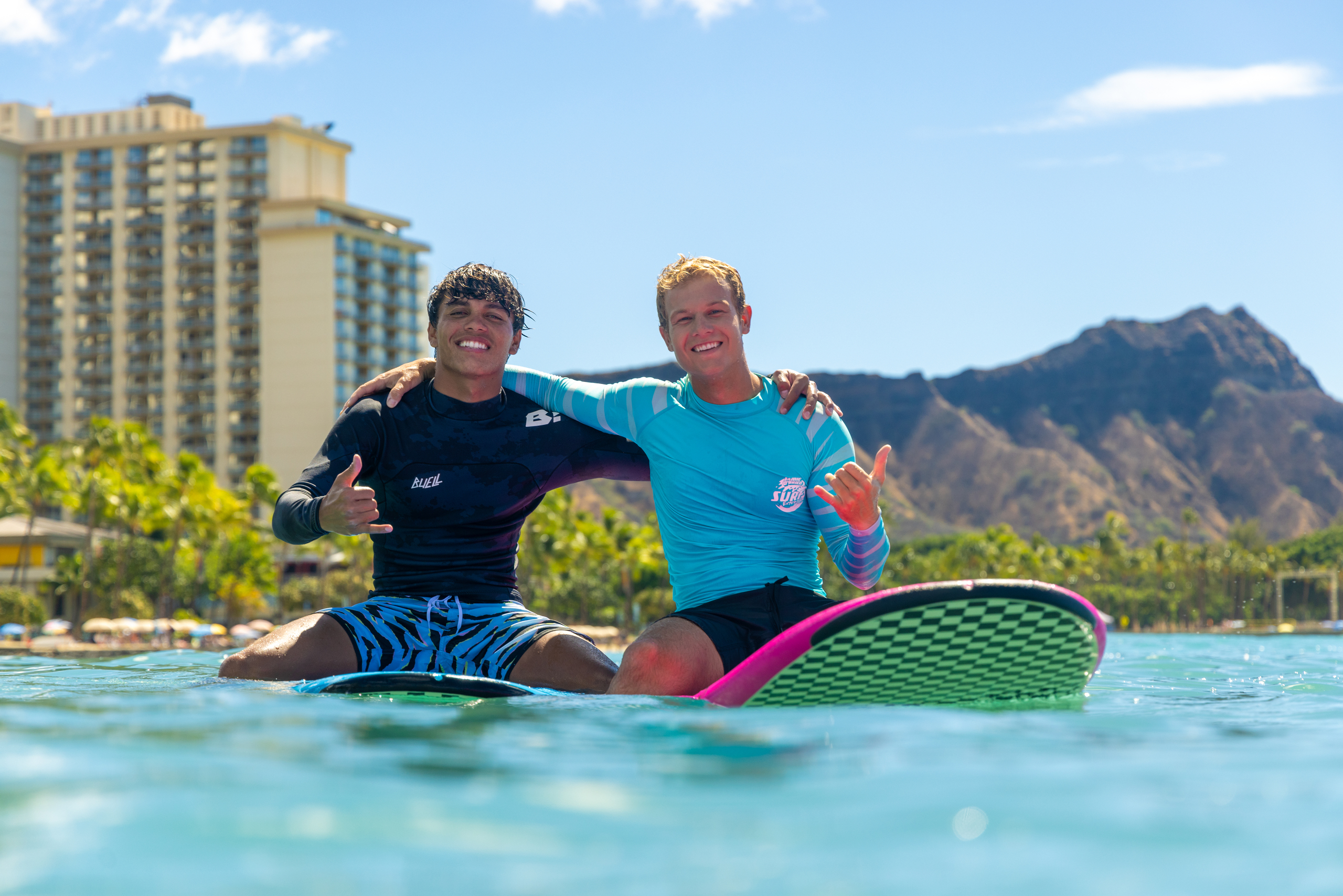 Surf, Stay & Paddle Out | Twin Fin Waikiki